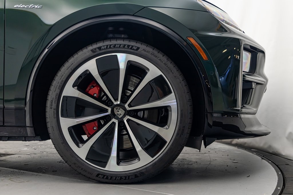 2024 Porsche Macan Electric Turbo photo 11