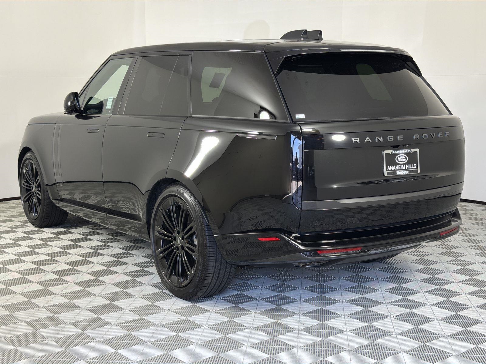 2025 Land Rover Range Rover SE photo 2