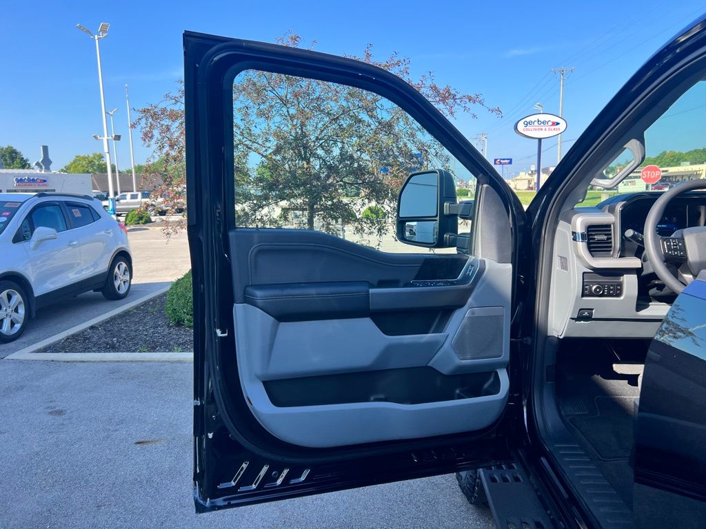 2025 Ford F-350 XLT photo 16