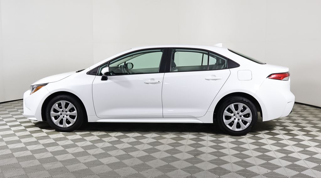 2023 Toyota Corolla LE photo 3