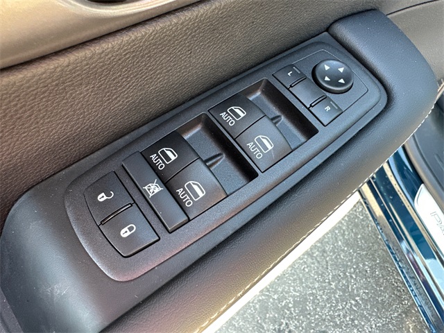 2025 Chrysler Pacifica photo 25
