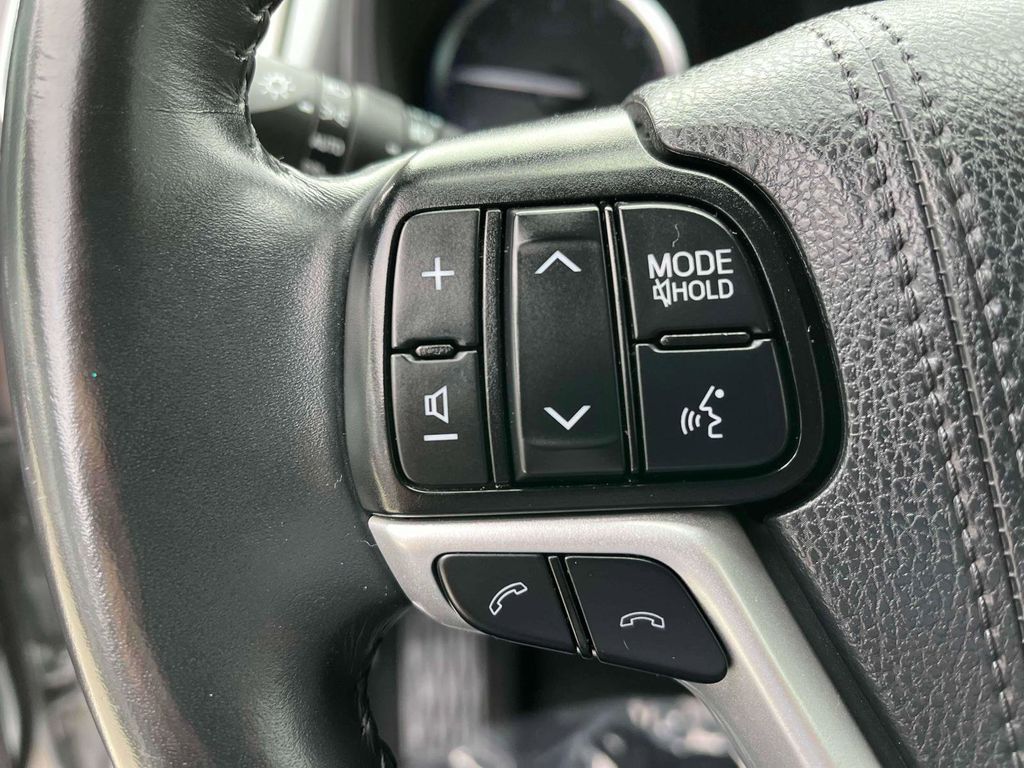 2019 Toyota Highlander XLE photo 17
