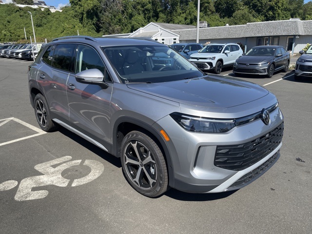 2025 Volkswagen Tiguan SE photo 3