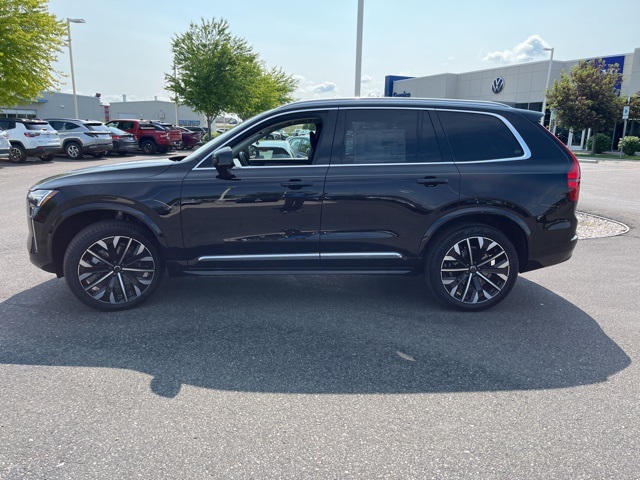 2025 Volvo XC90 B5 Plus photo 2