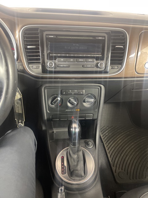 2012 Volkswagen Beetle 2.5L photo 15
