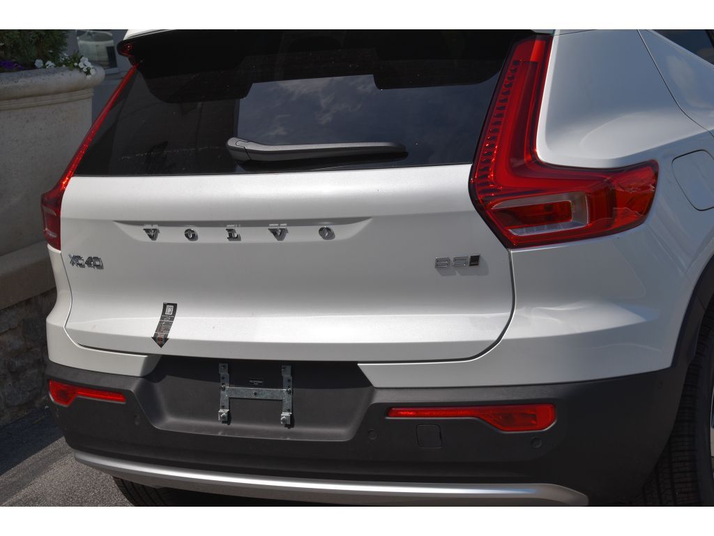 2025 Volvo XC40 photo 26