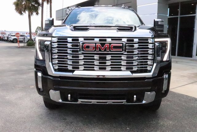 2025 Gmc Sierra 3500 HD Denali photo 3