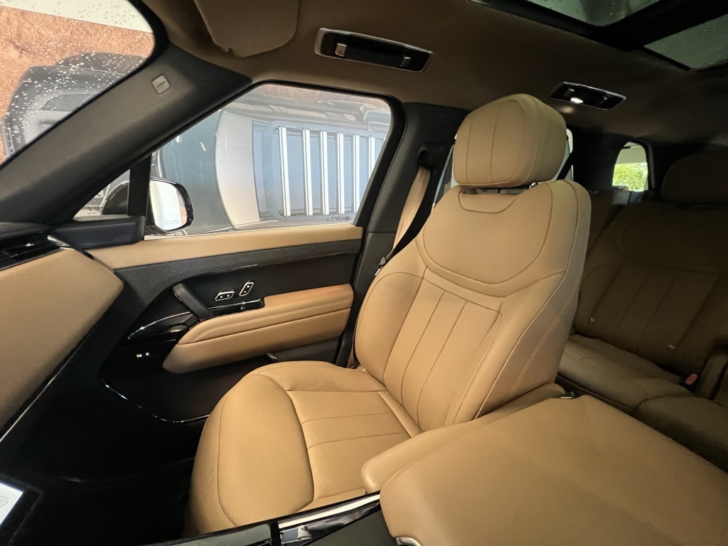 2025 Land Rover Range Rover Sport SE photo 20