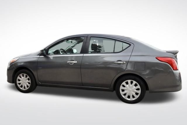 2019 Nissan Versa 1.6 SV photo 4