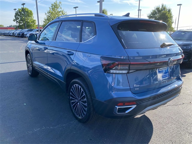 2025 Volkswagen Taos SE photo 4