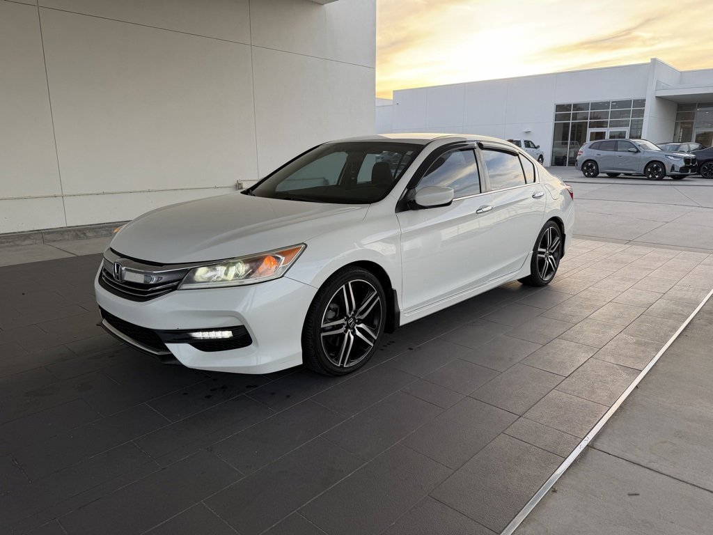 2017 Honda Accord Sport's photo