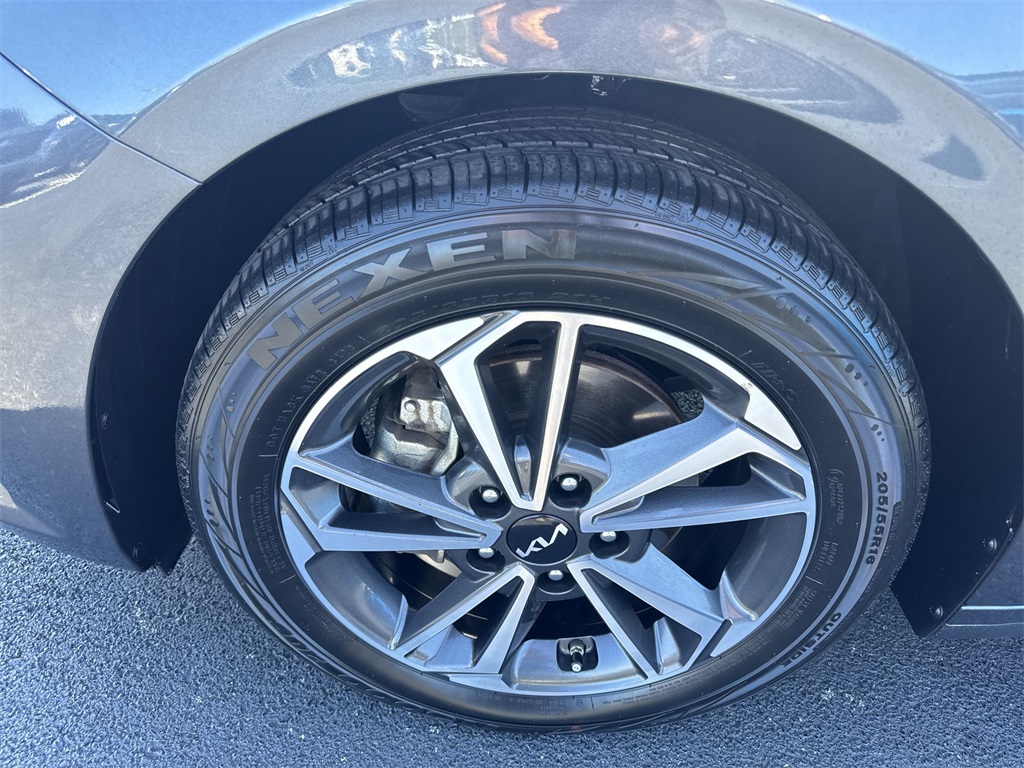 2022 Kia Forte LXS photo 16