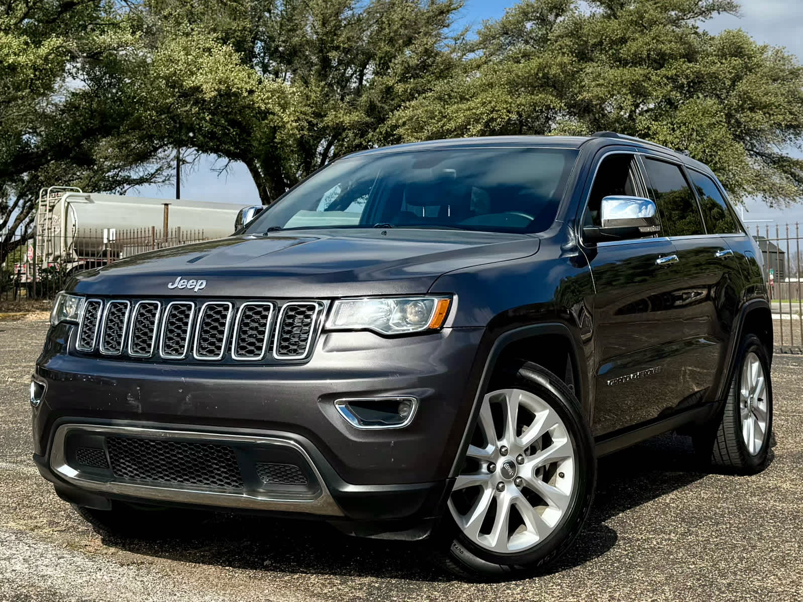 2017 Jeep Grand Cherokee Limited's photo