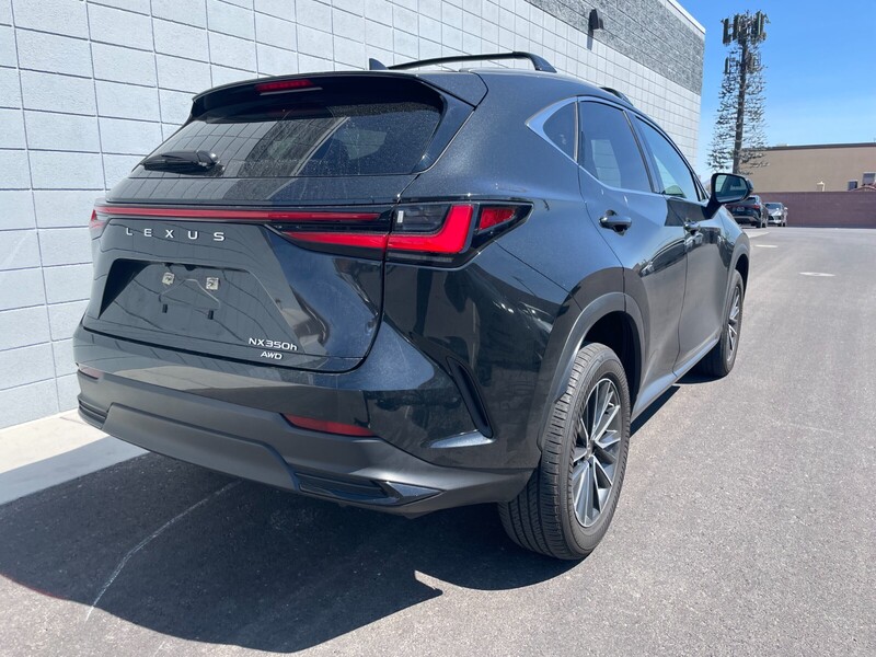 2022 Lexus NX 350h photo 2