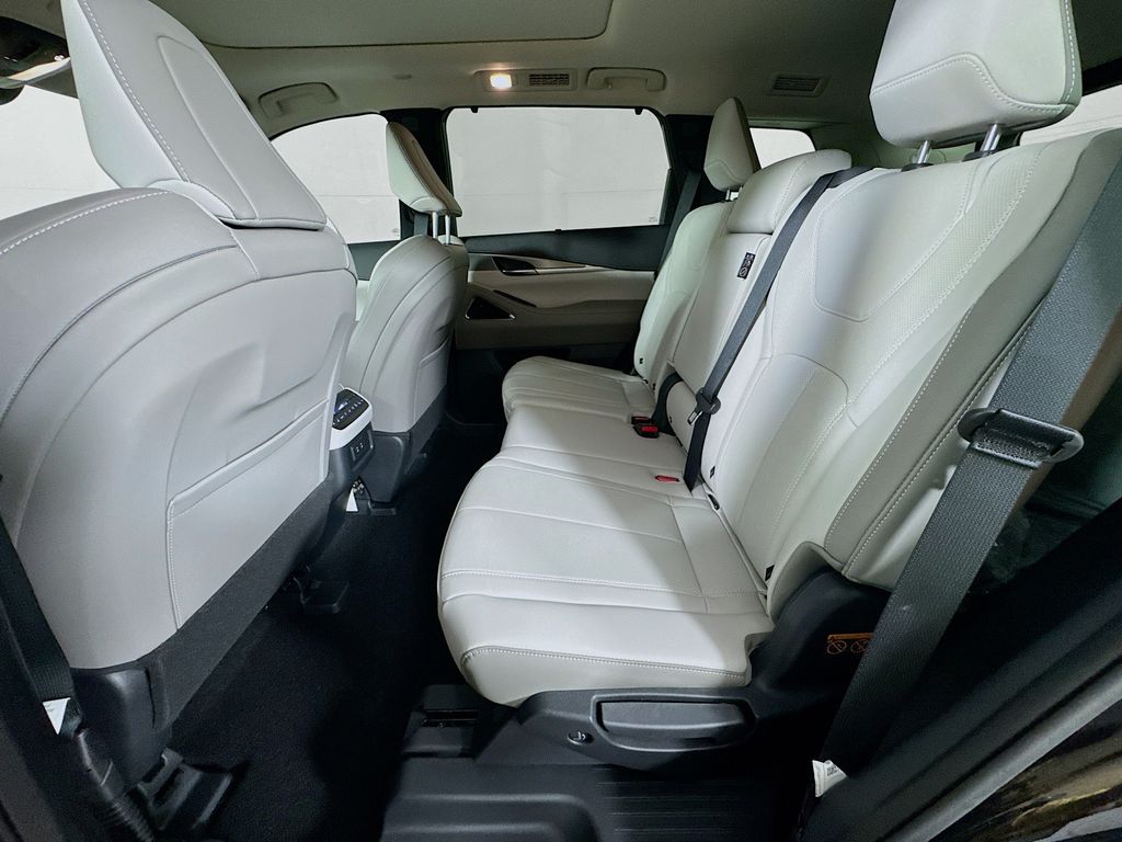 2026 Infiniti QX60 Luxe photo 24