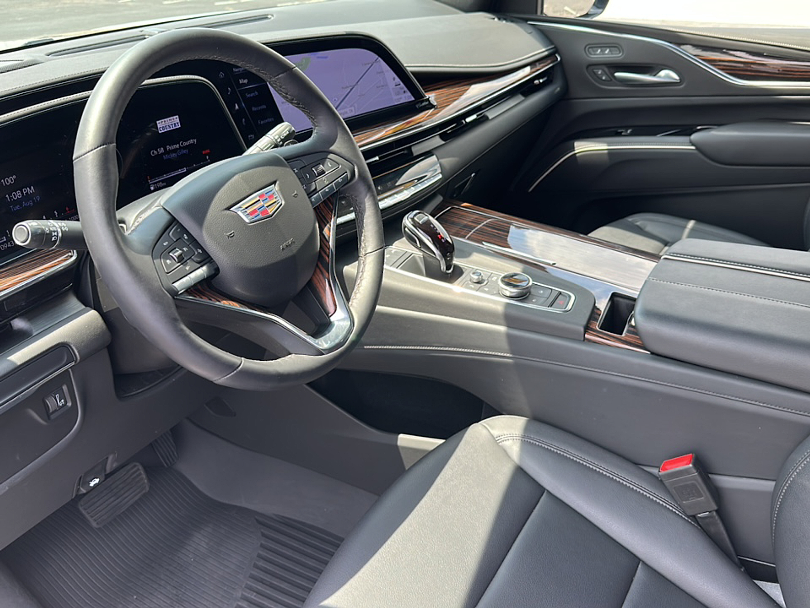 2024 Cadillac Escalade ESV Luxury photo 3