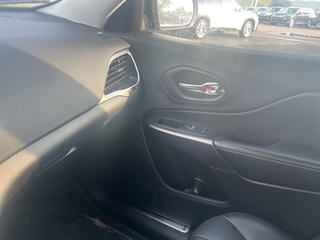 2019 Jeep Cherokee Limited photo 22