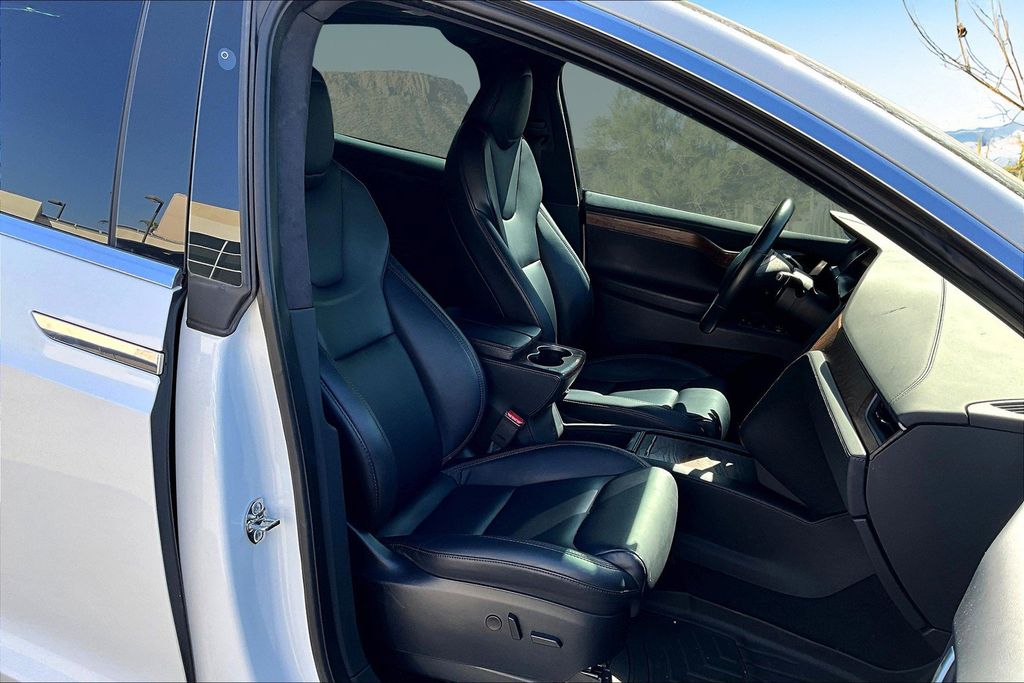 2020 Tesla Model X Long Range photo 7