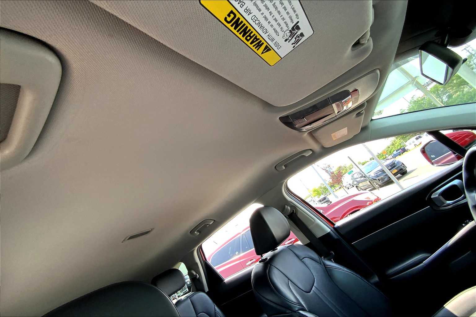 2022 Kia Sorento Hybrid S photo 18