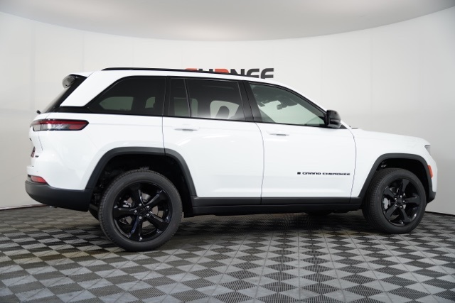 2025 Jeep Grand Cherokee Limited photo 31