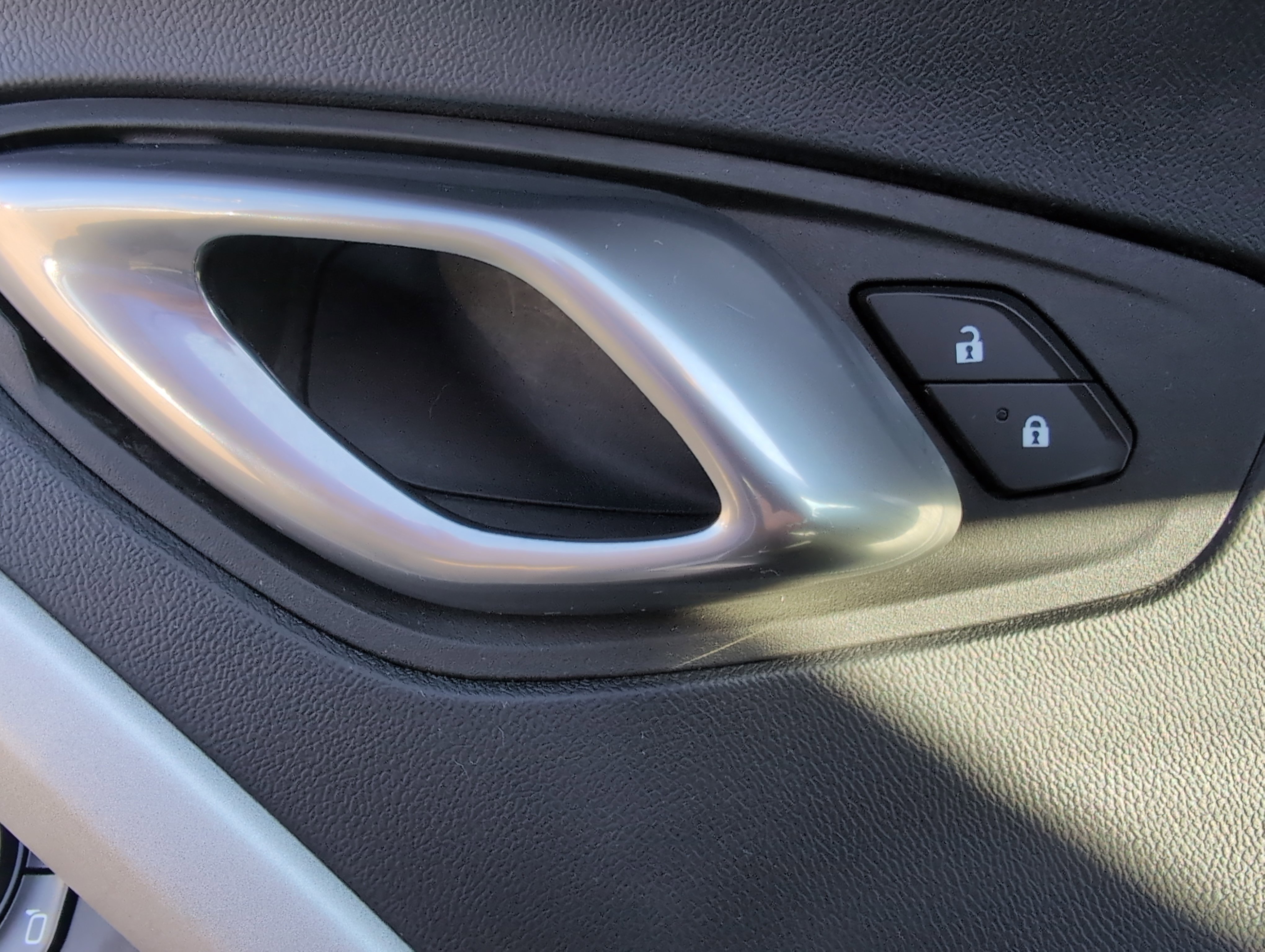 2023 Chevrolet Camaro 1LT photo 18