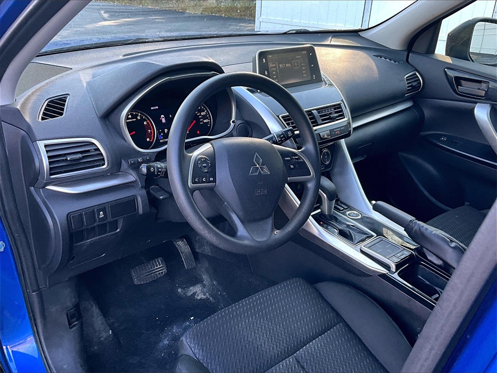 2020 Mitsubishi Eclipse Cross LE photo 8
