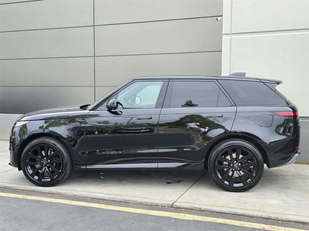 2025 Land Rover Range Rover Sport SE photo 4