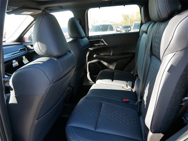 2025 Mitsubishi Outlander PHEV SEL Black Edition photo 4