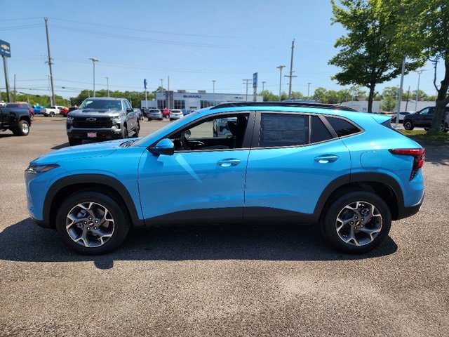 2025 Chevrolet Trax LT photo 6