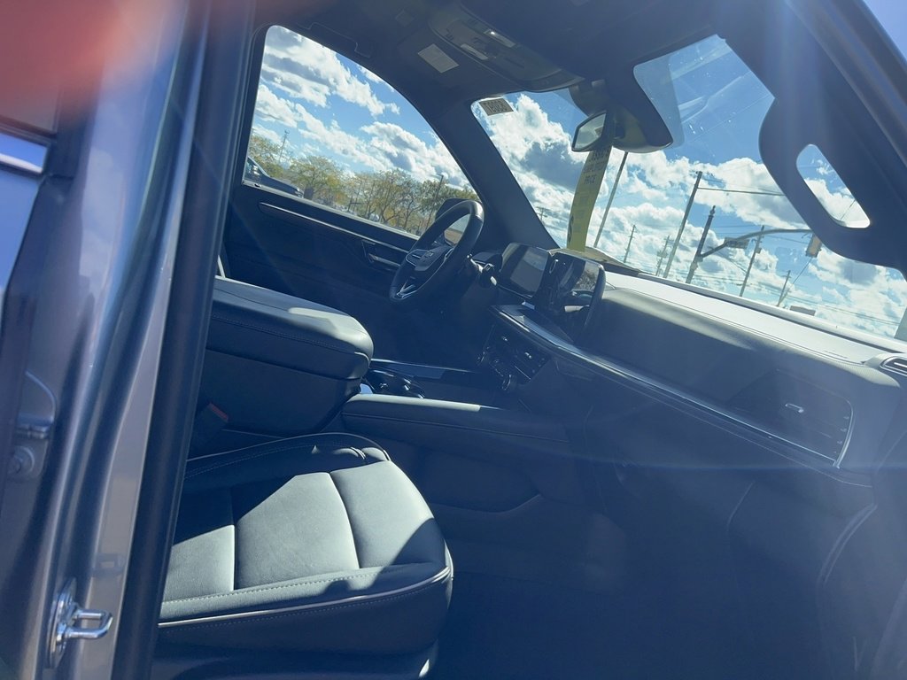 2025 Chevrolet Tahoe Premier photo 3