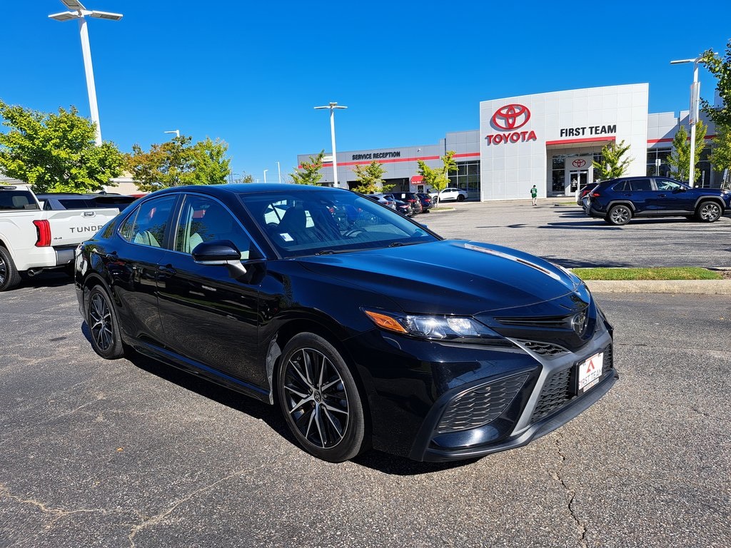 2022 Toyota Camry SE photo 4