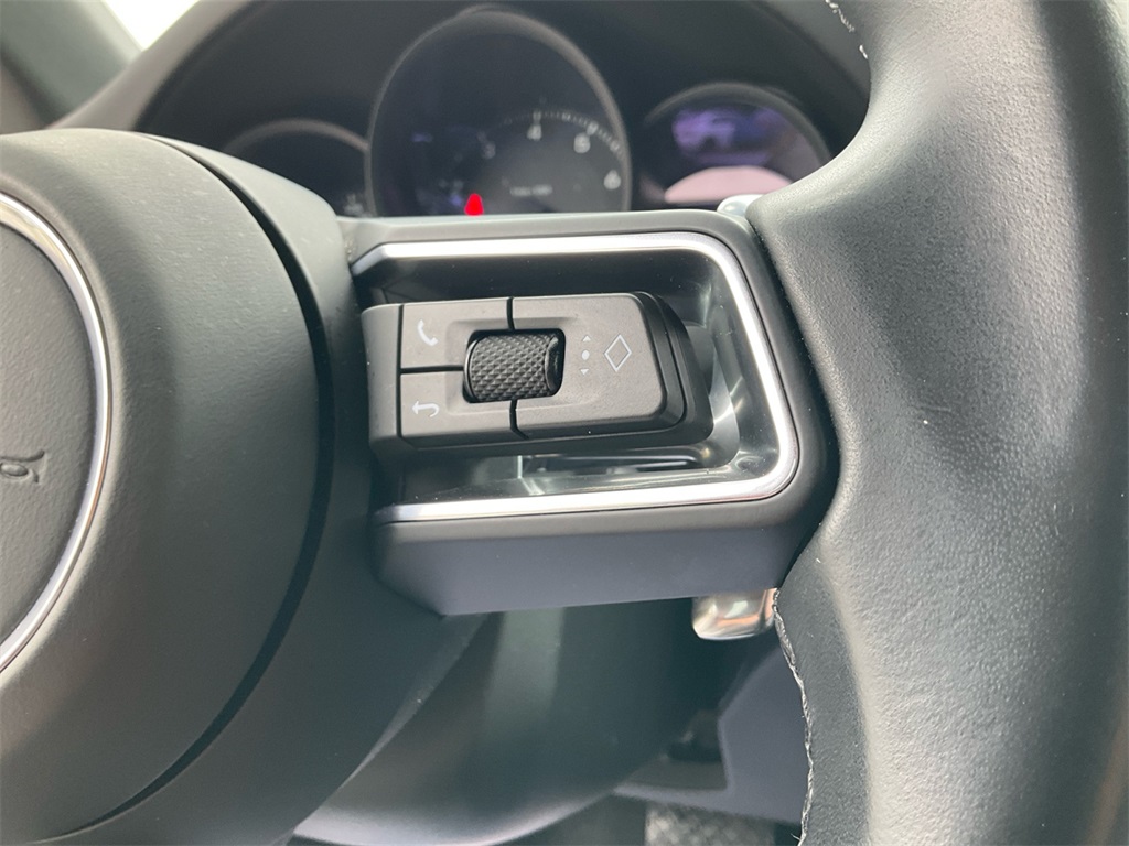 2023 Porsche Macan Base photo 32