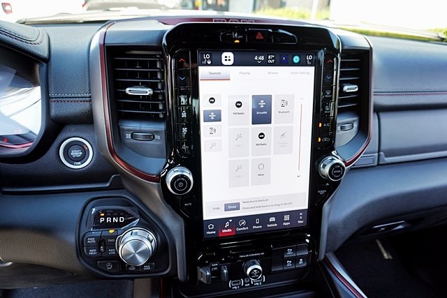 New 2026 Diamond Black Crystal Pearl-Coat Exterior Paint RAM Rebel image 30