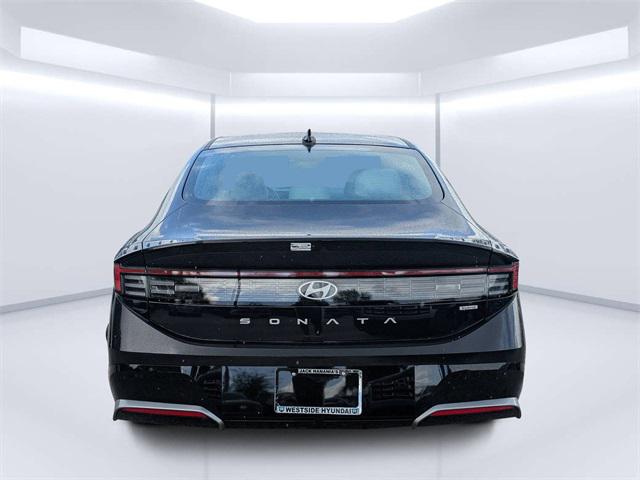 2025 Hyundai Sonata Hybrid SEL photo 4