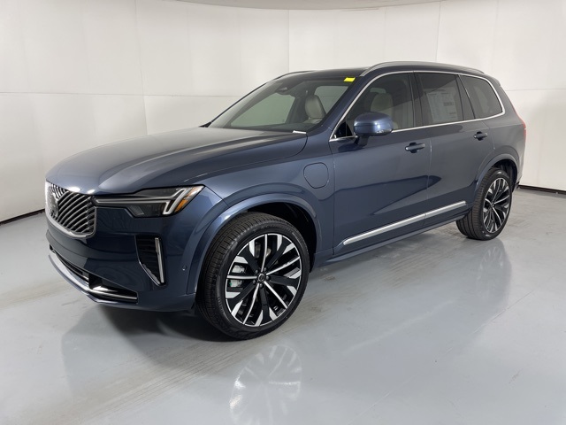 2026 Volvo XC90 T8 AWD Plus photo 4