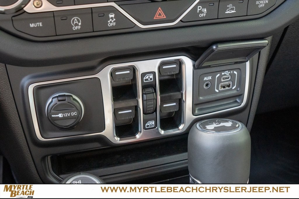 2025 Jeep Wrangler Sahara photo 23