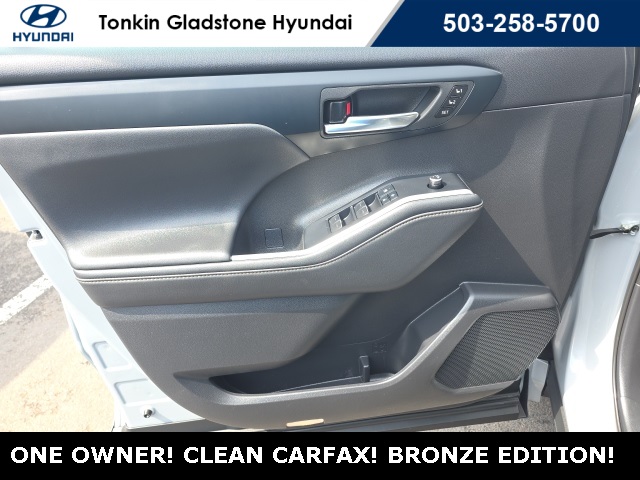 2022 Toyota Highlander Hybrid Bronze Edition photo 6