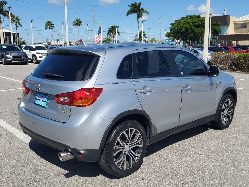 2017 Mitsubishi Outlander Sport SE photo 2