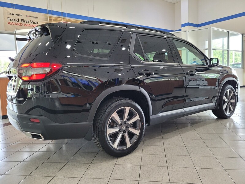 2025 Honda Pilot Touring photo 4