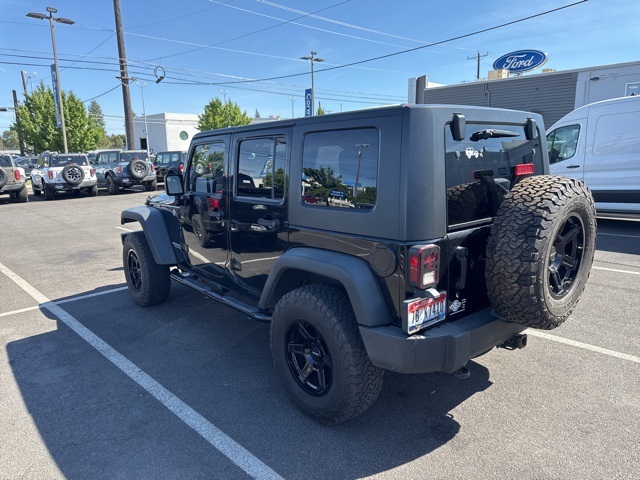 2010 Jeep Wrangler Unlimited Rubicon photo 2