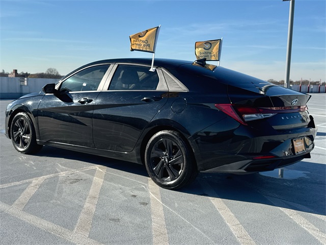 2021 Hyundai Elantra SEL photo 4