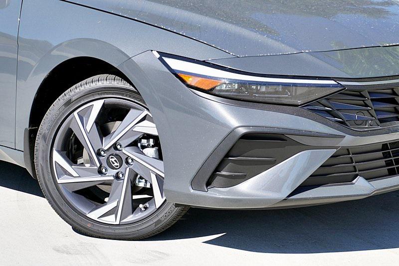 2025 Hyundai Elantra Hybrid SEL Sport photo 3