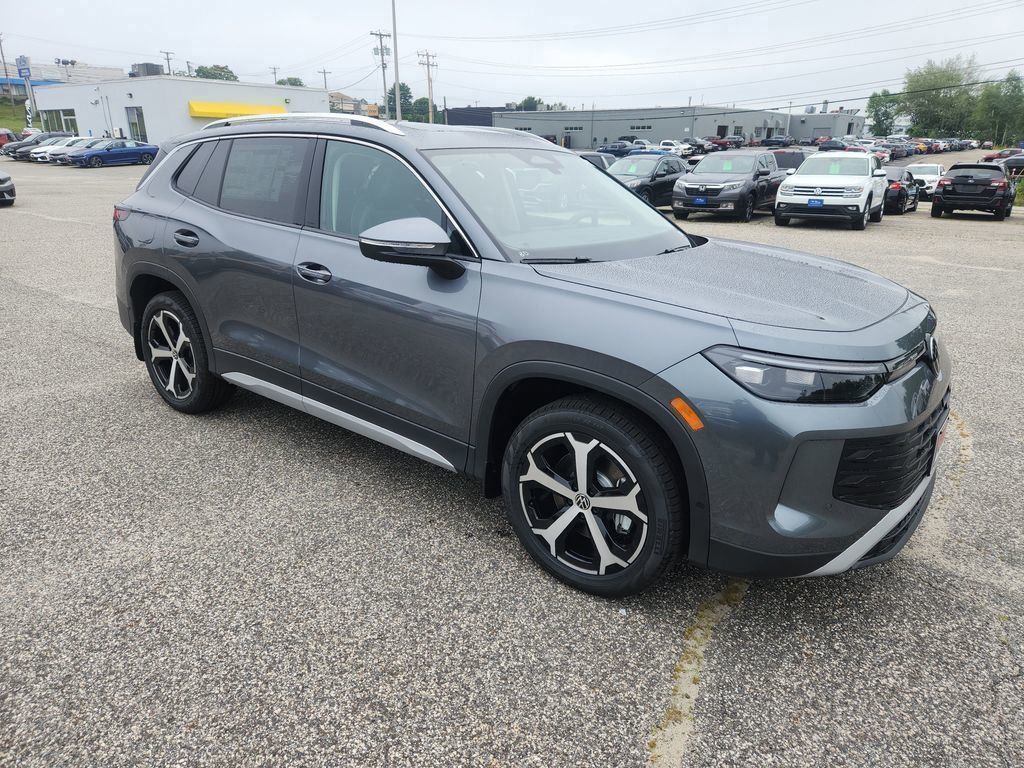 2025 Volkswagen Tiguan SE's photo