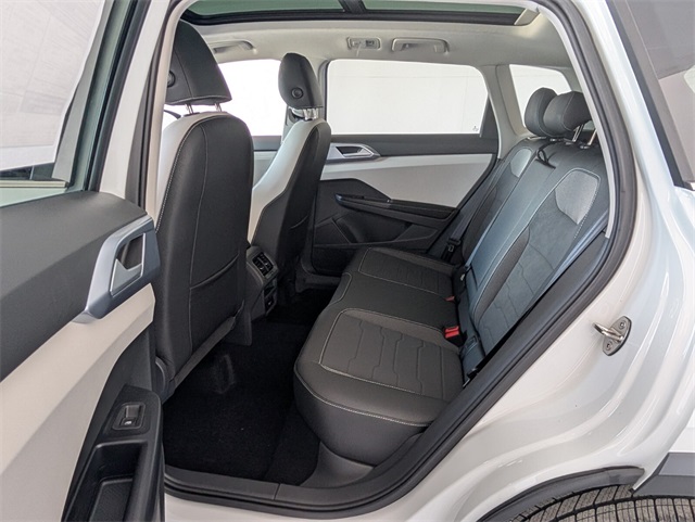 2025 Volkswagen Taos SE photo 7