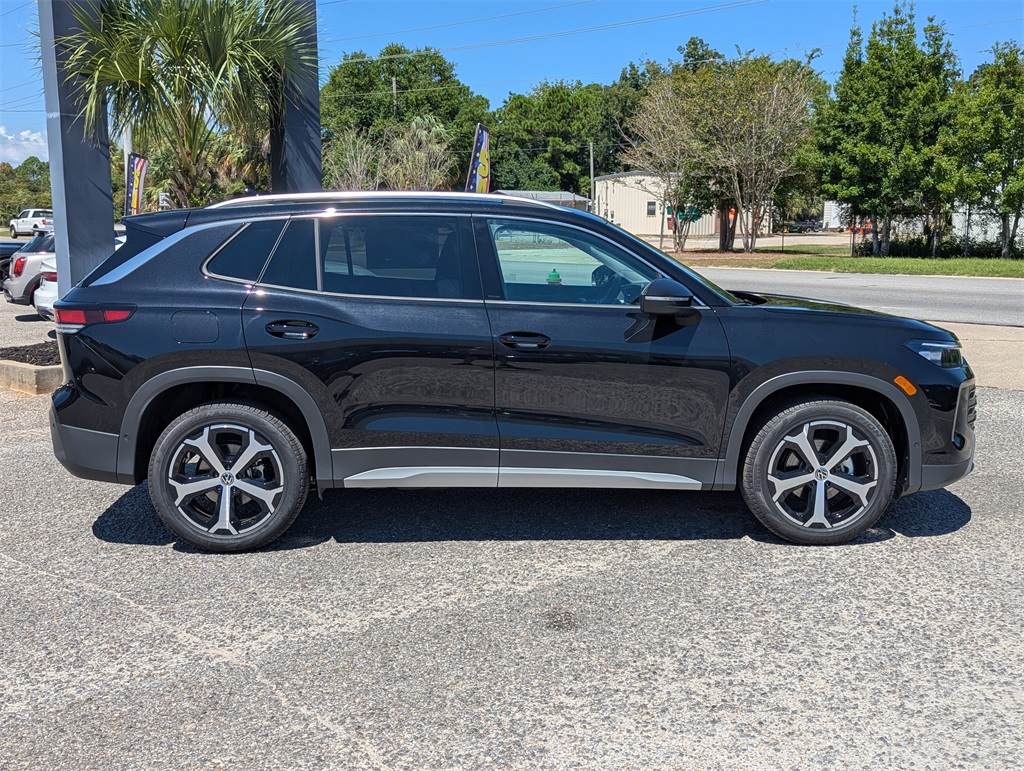 2025 Volkswagen Tiguan SE photo 4