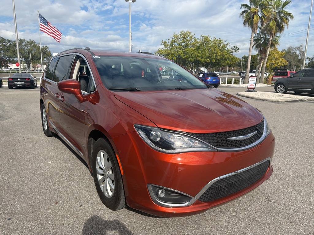 2018 Chrysler Pacifica Touring L's photo