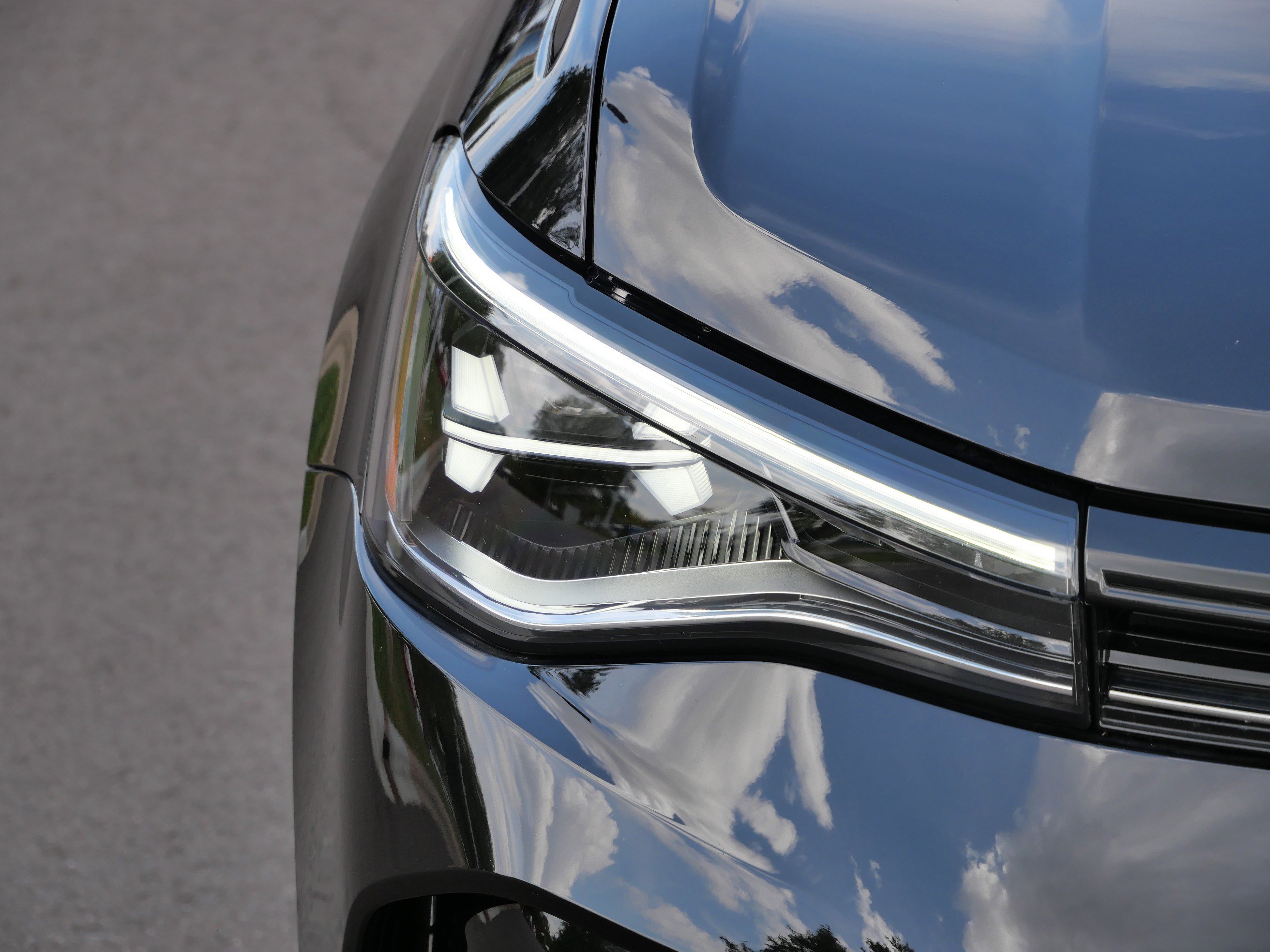 2025 Volkswagen Taos SE photo 14