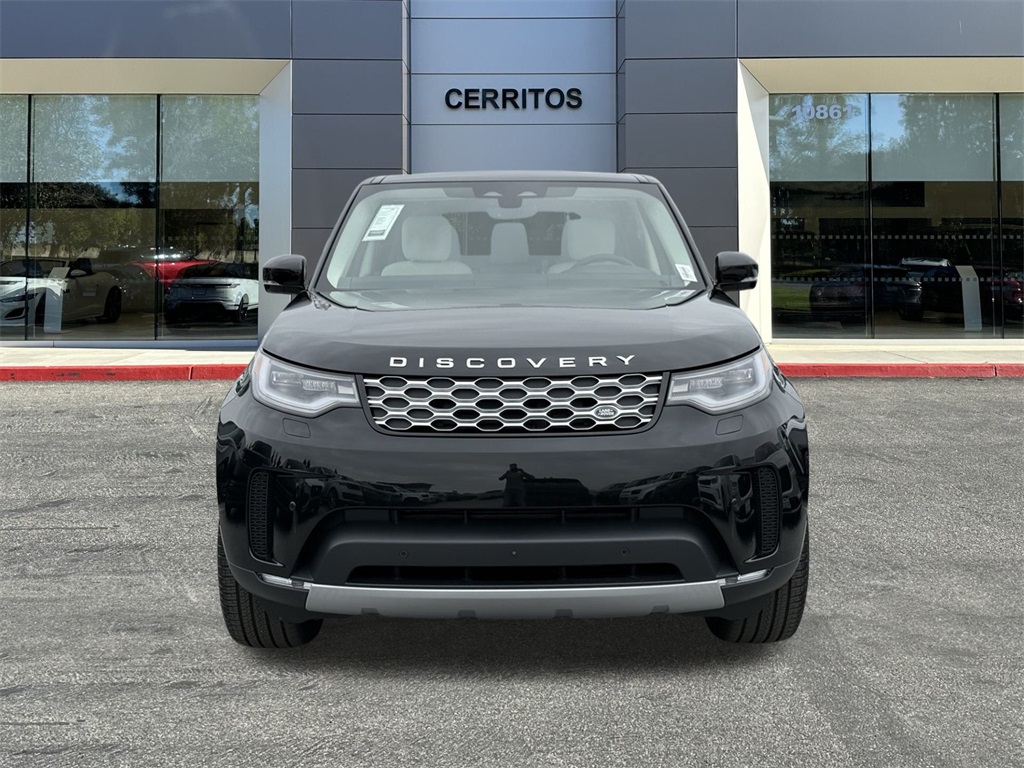 2025 Land Rover Discovery S photo 2
