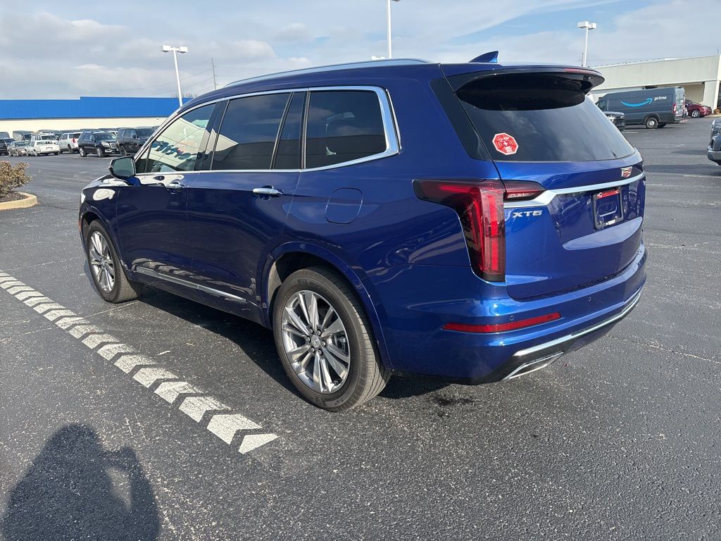 2025 Cadillac XT6 Premium Luxury photo 2