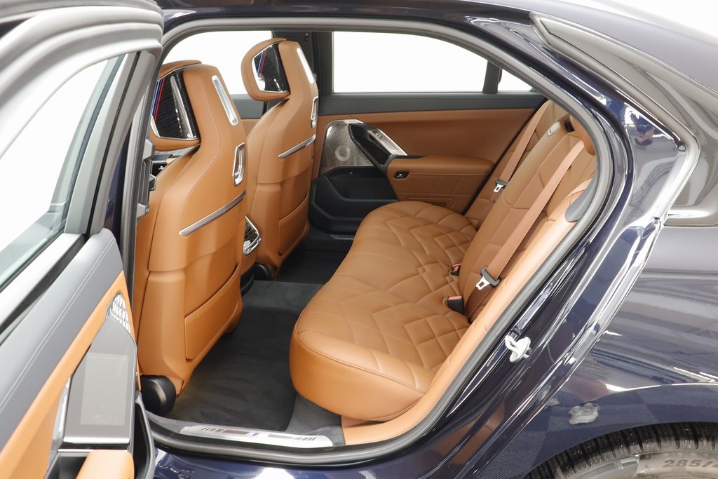 2026 Bmw 750e photo 12